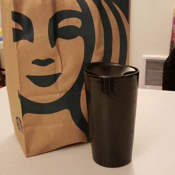 Starbucks Black 12 fl oz Hot Trumble